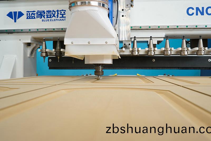 直排自動換刀(dao)數控開料機